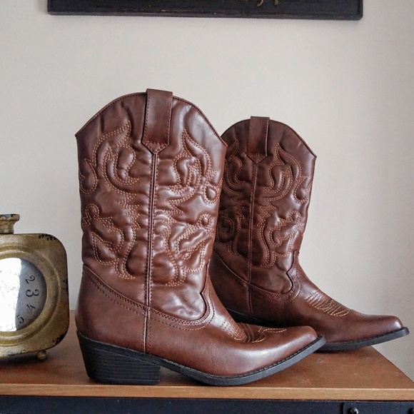 Shoes - Hippie Cowgirl Steve Madden Brown Western Boots.
